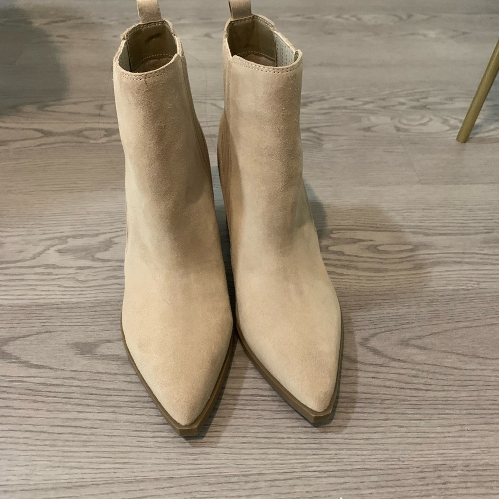 Marc Fisher Mayden suede booties NWOT 8M color walnut